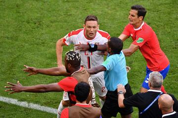 Al final del encuentro hubo una tangana entre Matic y el banquillo de Costa Rica. 