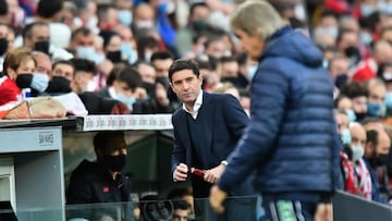 Marcelino García Toral ante el Real Betis en San Mamés.