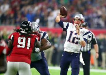 Tom Brady es para muchos el mejor quarterback de todos los tiempos. En este `overtime´ supo leer perfectamente que la defensa de Atlanta estaba totalmente desfogada y buscó las cosquillas con pases profundos aéreas hasta que llegó a la red zone.