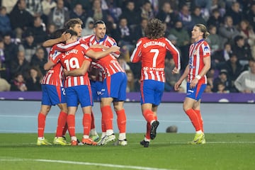 Los jugadores del Atlético celebran el gol de Lenglet. 