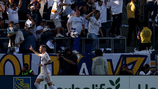 CARSON, CALIFORNIA - MAY 18: Marco Reus #18 of LA Galaxy scores a goal against the Los Angeles Football Club during the first half at Dignity Health Sports Park on May 18, 2025 in Carson, California. Luke Hales/Getty Images/AFP (Photo by Luke Hales / GETTY IMAGES NORTH AMERICA / Getty Images via AFP)
