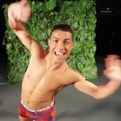 Cristiano no se aburre nunca: ¡medio desnudo y en 360 grados!