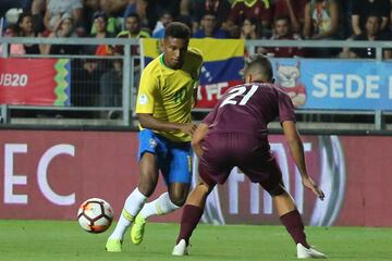 The Osasco-born player represented Brazil in the 2019 South American U-20 Championship Brazil were disappointing in the tournament and subsequently failed to qualify for the U20 World Cup.