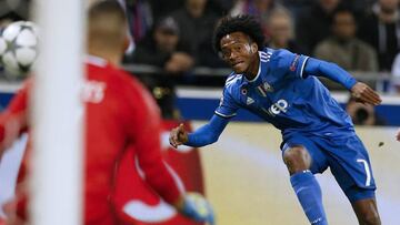 Juan Guillermo Cuadrado le marcó su primer gol de la temporada al Lyon en Champions League