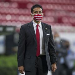 Chivas Femenil renueva al “Chore” Mejía por dos años