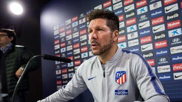 GRAF9852. MADRID, 02/11/2018.- El entrenador argentino del Atlético de Madrid, Diego Pablo 'Cholo' Simeone, durante la rueda de prensa tras el entrenamiento del equipo rojiblanco en la Ciudad Deportiva Wanda en Majadahonda. EFE/Rodrigo Ji