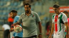 El artífice del éxito de Palestino viajará a Ecuador para sellar su salida de Chile