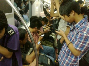 Doce preguntas y una aplicación para saber si alguien es adicto al móvil