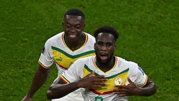 El delantero Boulaye Dia celebra el primer gol de Senegal en la victoria por 1-3 ante Qatar.