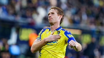Álex Fernández celebrando su gol frente al Cartagena en el Nuevo Mirandilla.