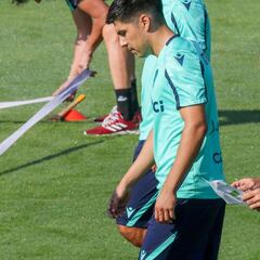 Álvaro Cervera ha utilizado a 26 jugadores en lo que va de curso