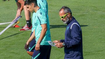 Cervera, durante un entrenamiento del C&aacute;diz.