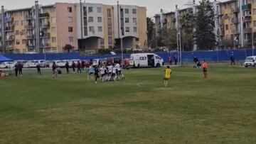 Colo Colo gana el Superclásico y su arquero celebra a lo Leandro Fernández en su cara