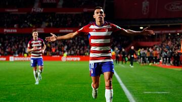Uzuni celebra el gol de la victoria.