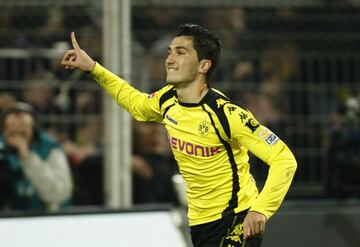 Also in 2005, Sahin became the youngest scorer in the Bundesliga at 17 years and 82 days in a 2-1 victory for Borussia Dortmund over Nuremberg.