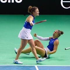 Italia chafa la gesta de Swiatek y es el primer finalista