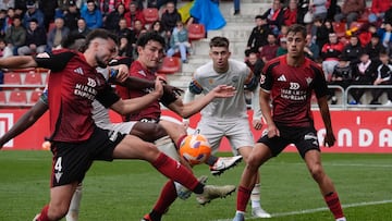 Un momento del partido entre Mirandés y Castellón.
