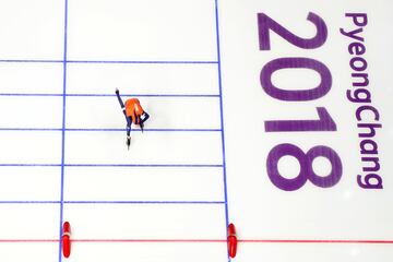 Holland's Sven Kramer crosses the finishing line in the Men's 5000m Speed Skating event