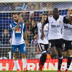 El Espanyol pone el fútbol; Kondogbia y Mina, los récords