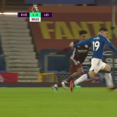 Desde ahí no hay otro como James en toda la Premier: la bomba que dejó petrificado a Schmeichel