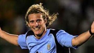 <b>COMPETENCIA. </B>Forlán peleará por la titularidad con Sonny Anderson.