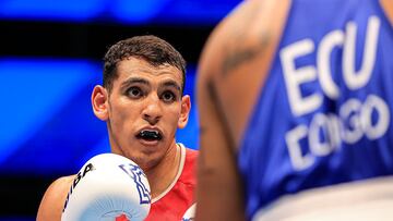 El boxeador español Ayoub Ghadfa en el combate con Gerlón Congo.