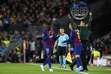 Ousmane Dembélé se retiró lesionado y fue sustituido por Antoine Griezmann.