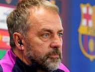 Barcelona’s Dutch midfielder returns to the starting eleven after missing the last two matches.