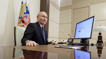 Russian President Vladimir Putin votes online in the presidential election at the Novo-Ogaryovo state residence outside Moscow, Russia March 15, 2024. Sputnik/Mikhail Metzel/Pool via REUTERS ATTENTION EDITORS - THIS IMAGE WAS PROVIDED BY A THIRD PARTY.