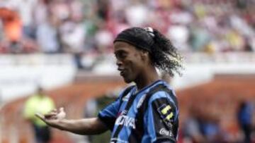 Ronaldinho celebra su primer tanto con el Quer&eacute;taro