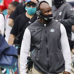 Brian Flores: es un reto para la NFL terminar el calendario completo