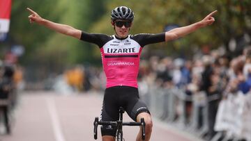 Igor Arrieta celebra su victoria en la Loinaz Proba.