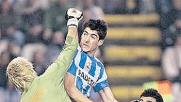 <b>UN SEGURO. </b>Cañizares fue anoche tan decisivo como Villa en la victoria del Valencia.