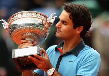 El tenista suizo (1981) ganó su primer grande, Wimbledon, en 2003 con 21 años, 10 meses y 28 días. En 2009 consiguió completar los cuatro Grand Slams tras ganar Roland Garros. 