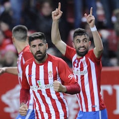 La afición del Sporting disfruta de un día tranquilo