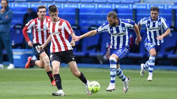 VITORIA-GASTEIZ, SPAIN - OCTOBER 04: Victor Laguardia of Deportivo Alaves battles for possession with Oihan Sancet of Athletic Bilbao during the La Liga Santander match between Alaves and Athletic Bilbao at Estadio de Mendizorroza on October 04, 2020 i