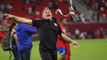 DOHA, QATAR - JUNE 14: Luis Fernando Suarez the head coach / manager of Costa Rica celebrates victory after the 2022 FIFA World Cup Playoff match between Costa Rica and New Zealand at Ahmad Bin Ali Stadium on June 14, 2022 in Doha, Qatar. (Photo by Matthew Ashton - AMA/Getty Images)