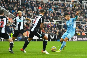 Joao Cancelo of Manchester City scores a goal 0-2 during the English championship Premier League football match between Newcastle United and Manchester City on December 19, 2021 at St James's Park in Newcastle, England - Photo Malcolm Mackenzie / ProSport