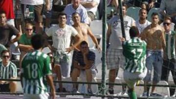 <b>EX B?TICO Y GOLEADOR. </b>Juanlu remata a puerta para que luego Casto acabe de certificar el 0-1, gol de la victoria levantinista.