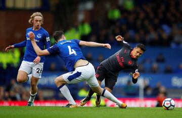 El chileno fue una de las grandes figuras ante Everton por la Premier League.