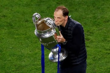 FILE PHOTO: Soccer Football - Champions League Final - Manchester City v Chelsea - Estadio do Dragao, Porto, Portugal - May 29, 2021 Chelsea manager Thomas Tuchel celebrates with the trophy after winning the Champions League Pool via REUTERS/Susana Vera/F