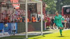 03 September 2022, Berlin: Soccer: Bundesliga, 1. FC Union Berlin - Bayern Munich, Matchday 5, An der Alten Försterei. Goalkeeper Manuel Neuer of Bayern Munich looks on after Union's Becker scored 1:0. Photo: Andreas Gora/dpa - IMPORTANT NOTE: In accordance with the requirements of the DFL Deutsche Fußball Liga and the DFB Deutscher Fußball-Bund, it is prohibited to use or have used photographs taken in the stadium and/or of the match in the form of sequence pictures and/or video-like photo series. (Photo by Andreas Gora/picture alliance via Getty Images)