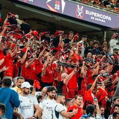 Indignación en el mallorquinismo: las mujeres de los jugadores denuncian tocamientos