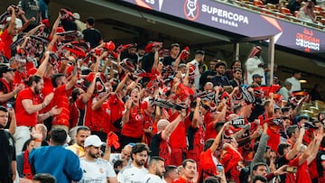 Aficionados mallorquinistas en al Supercopa de España.