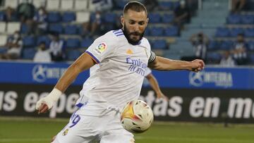 Karim Benzema, delantero del Real Madrid, en el partido de LaLiga Santander contra el Alavés.