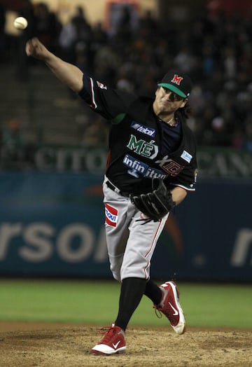 A pesar que México quedó campeón de la Serie del Caribe Hermosillo 2013, Mendoza terminó el torneo como el mejor jugador. Su efectividad de 0.00 y dos victorias ayudó a que México llegara a la final contra los Leones del Escogido.