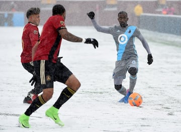 El Atlanta gana la pelea de bolas de nieve ante el Minnesota