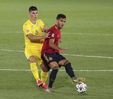 Mikel Merino y Ruslan Malinovskyi.