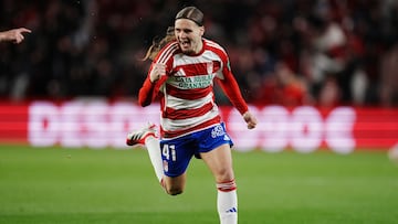 Izan Gonzñalez festeja su gol.