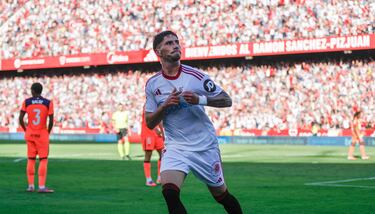 El lateral sevillista fue uno de los grandes protagonistas. Ante el ataque del Barcelona estuvo muy bien y supo defender su lateral. Además, culminó una contra de forma magistral.